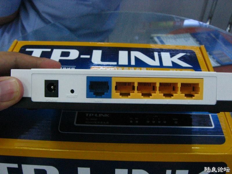TP-LINK TL-R402 1.jpg