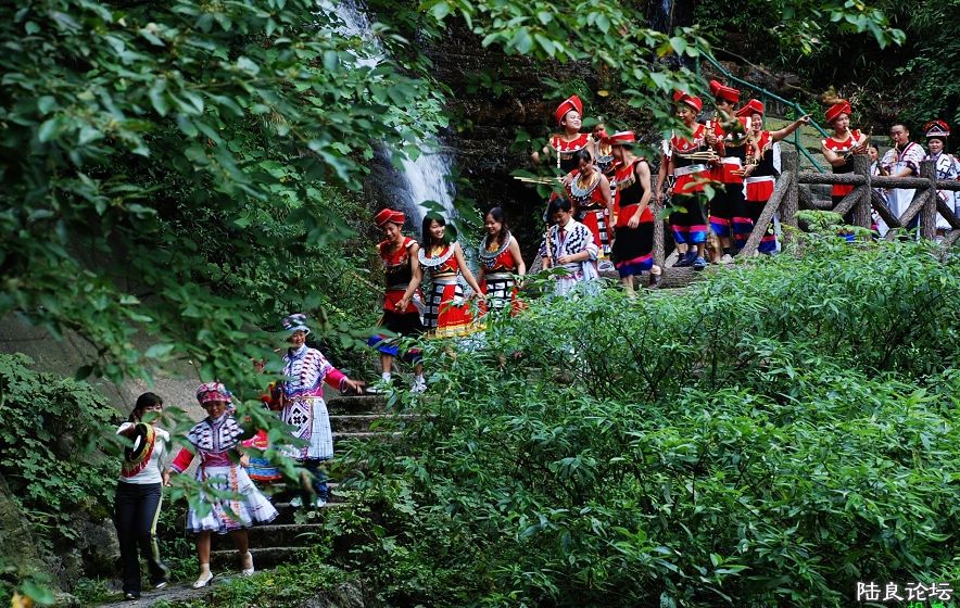 ������Ů��