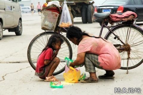 һ�����긾Ů��һ��Ůͯ����·�Ϸ��ֱ�����ѹ���ķ�����󡭡�