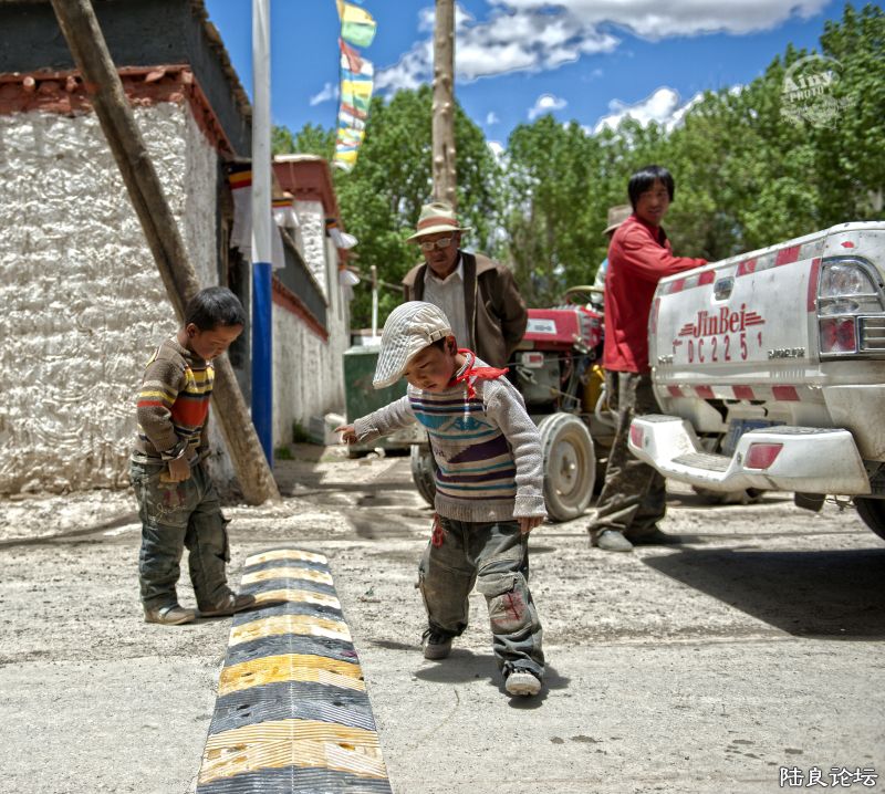 ����������