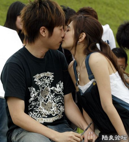 10��Ů���ֺù����������ž��д󹫿���ͼ��