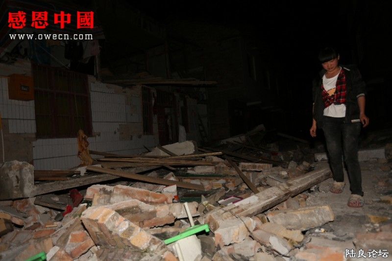 2013��4��20��21��53�֣�15������㴩������Ь���Լҵ������ݵķ�����æµ�ţ��������翪ʼ�ҾͲ�ͣ���ڵ��� ...