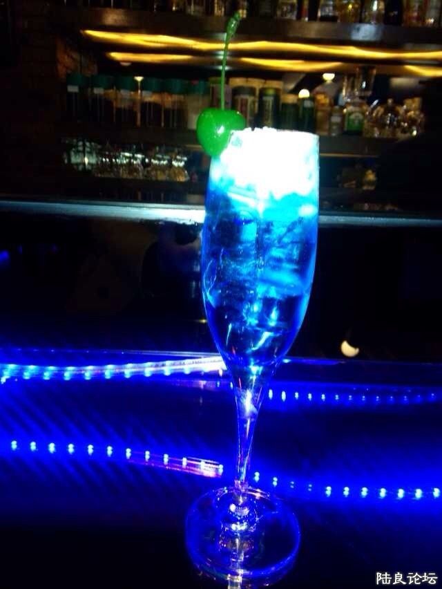 ��ɫ����