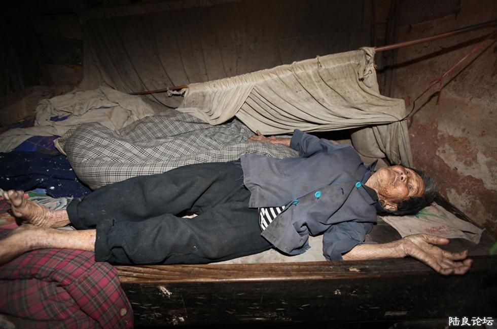 ���ٺ���������ȥ���ˡ���Ҳ������ˣ����ҷ����Լ��ֽſ��ѣ����첻��ϴ�·���һ��Ů�˼Ҳ��ܸ�����ϴ�� ...