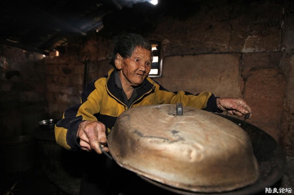 2012��4��22��8��01�֣��������к�ת�������������𴲣���ʼ׼���緹��������û��ˮ������û������ˮ���ȵ� ...