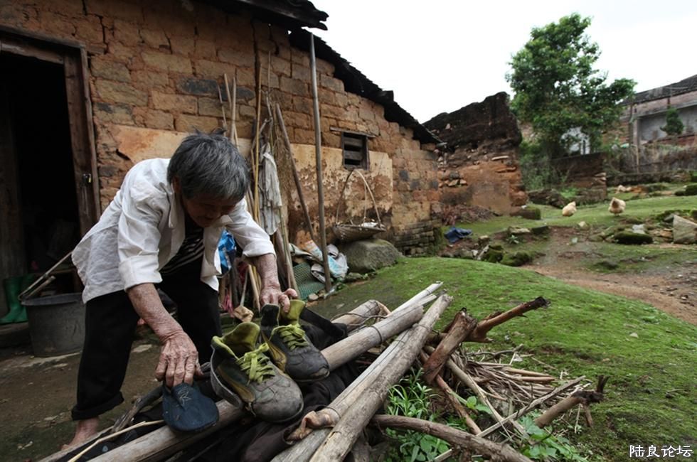 ����˫��Ь����������ŵ�ʱ��������ģ���������һֱ�᲻�ô���������˫ѥ������6��ǰ�ڼ����ϼ񵽵ģ� ...