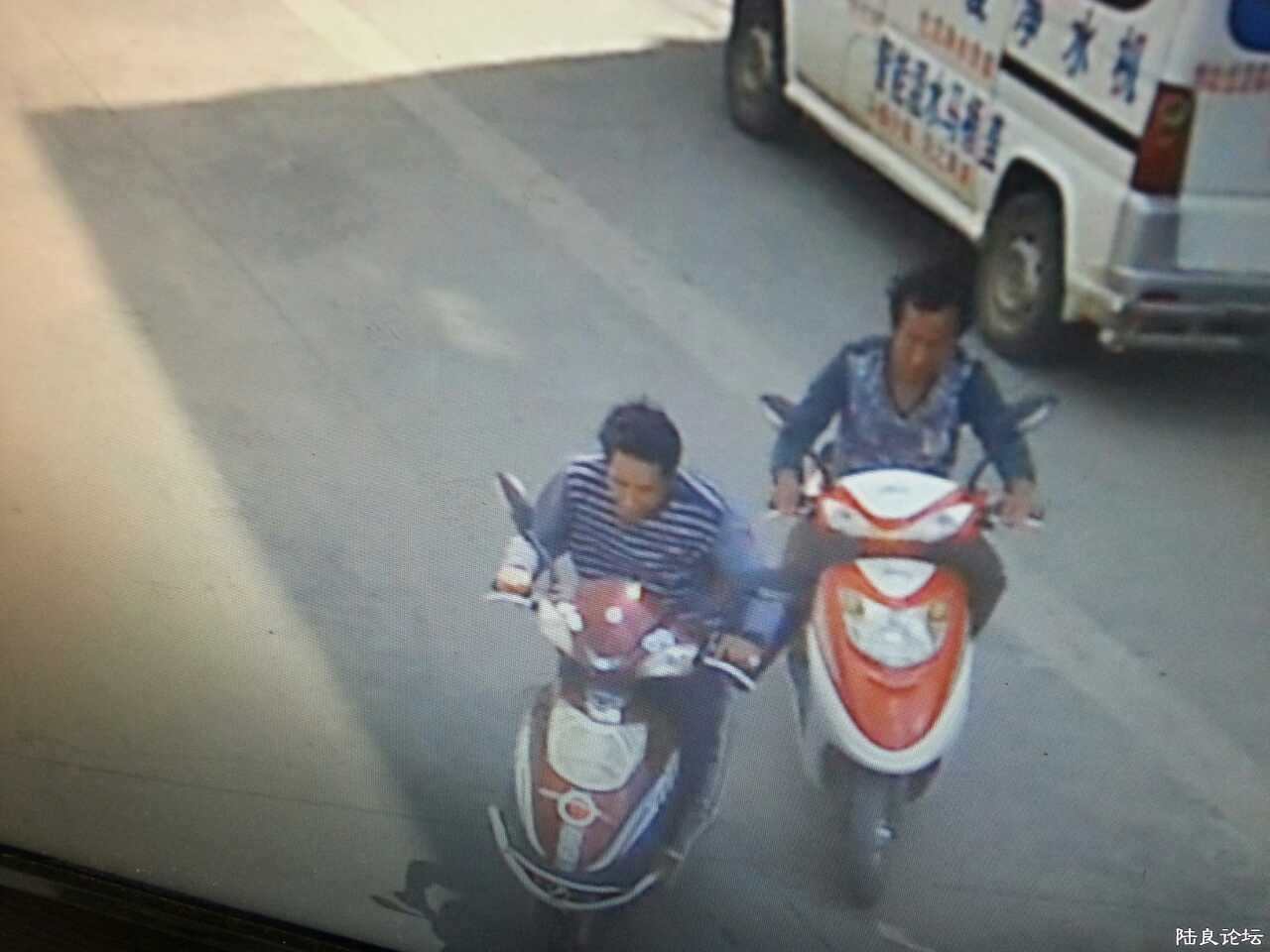 �������