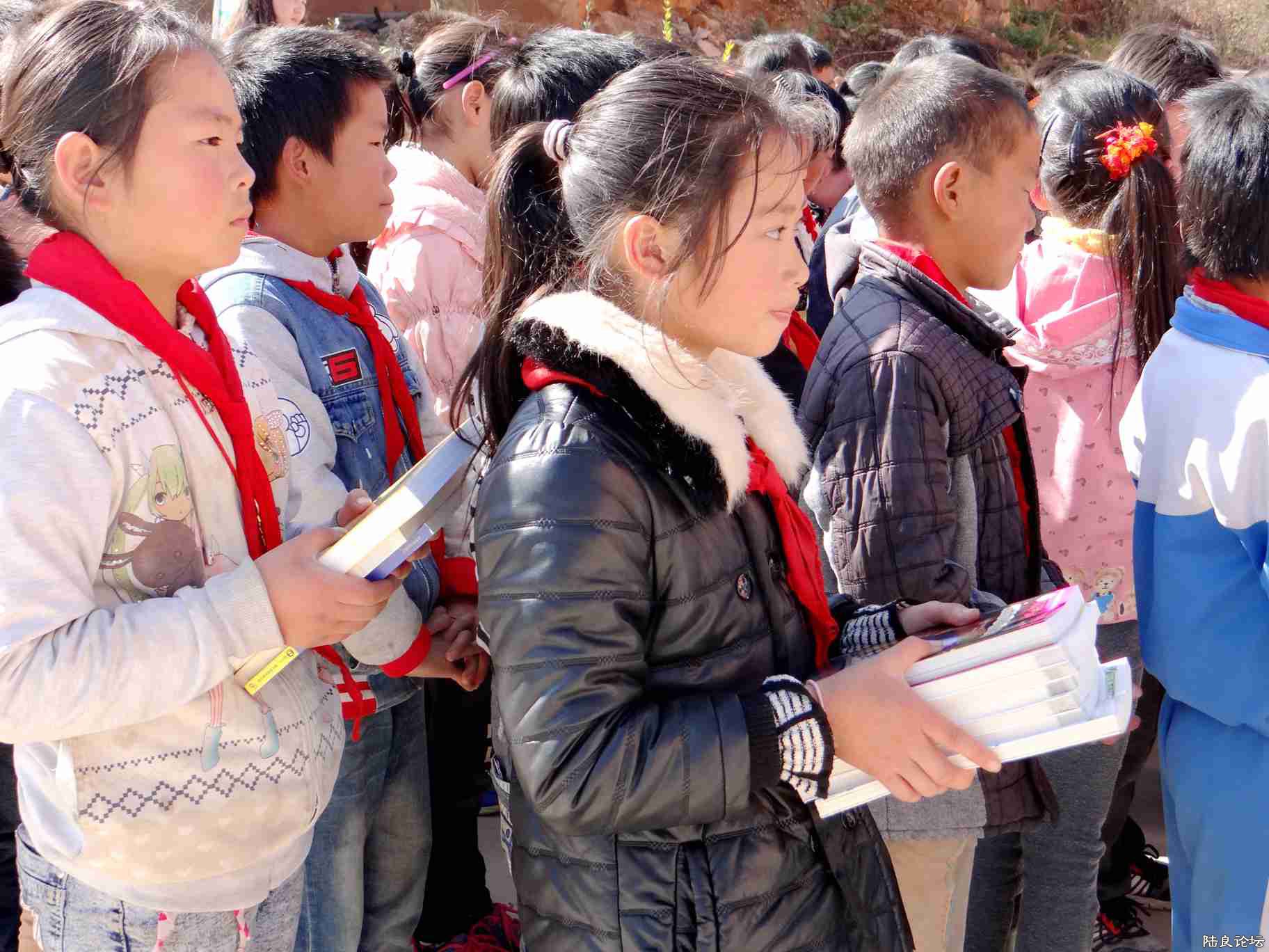 ר������