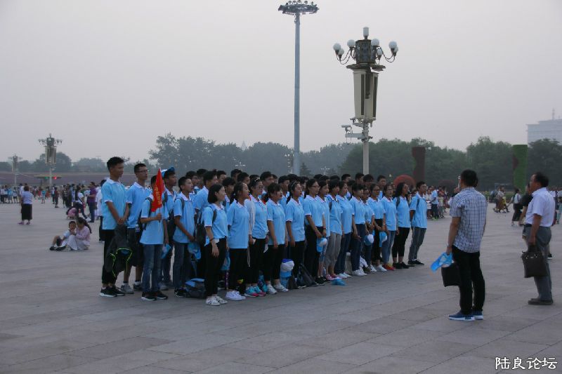 ��ѧ��������С���԰��ѩ��