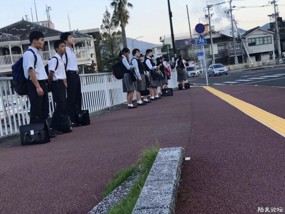 �峿���Ŷӵ�У����ѧ��