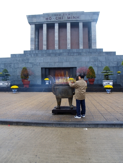 ��־����λ�ڰ�ͤ�㳡���룬1976�������������½��ɡ��ڴ����־����ϯ���壬������ר�Ҹ���������������� ...