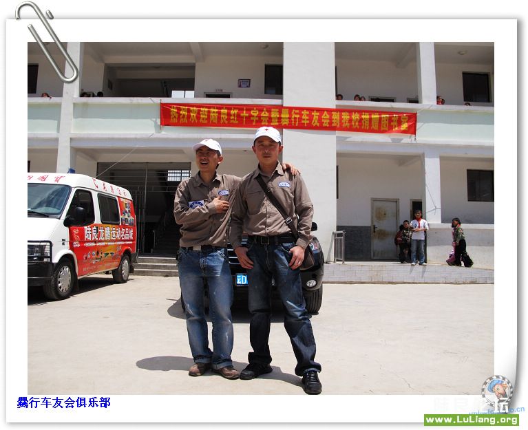 ��½�����г��ѻ�ͳһ��װ�������Сѧ�ſڲٳ��ĺ�Ӱ