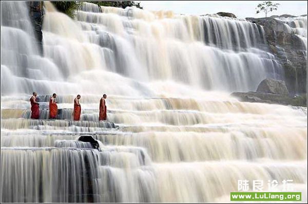 ��ˮ��ͬ�У�10��9�գ�Խ�ϴ��������ɮ�´Ӱ����ٲ����߹���