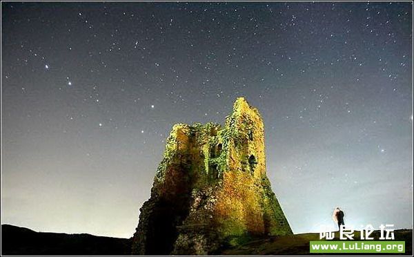 �ǳ���ҫ��10��22�գ��׶���˹��˹������150������¸�³��ˣ�Ⱥ�ǵ�׺������£������ͱ��ݵ��ż��·�Ҳ�� ...