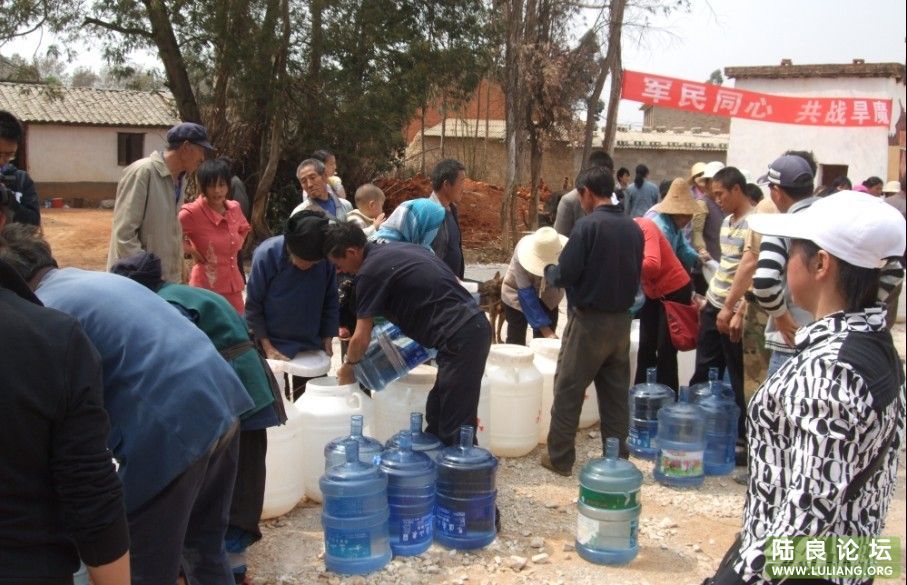 �ַ������Ҹ�����ÿ���ֵܷ�3��4ƿ��