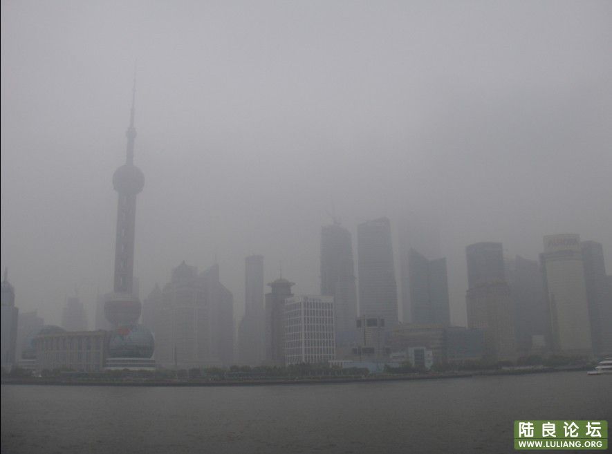 ��˵�еľ޴�ˮ������